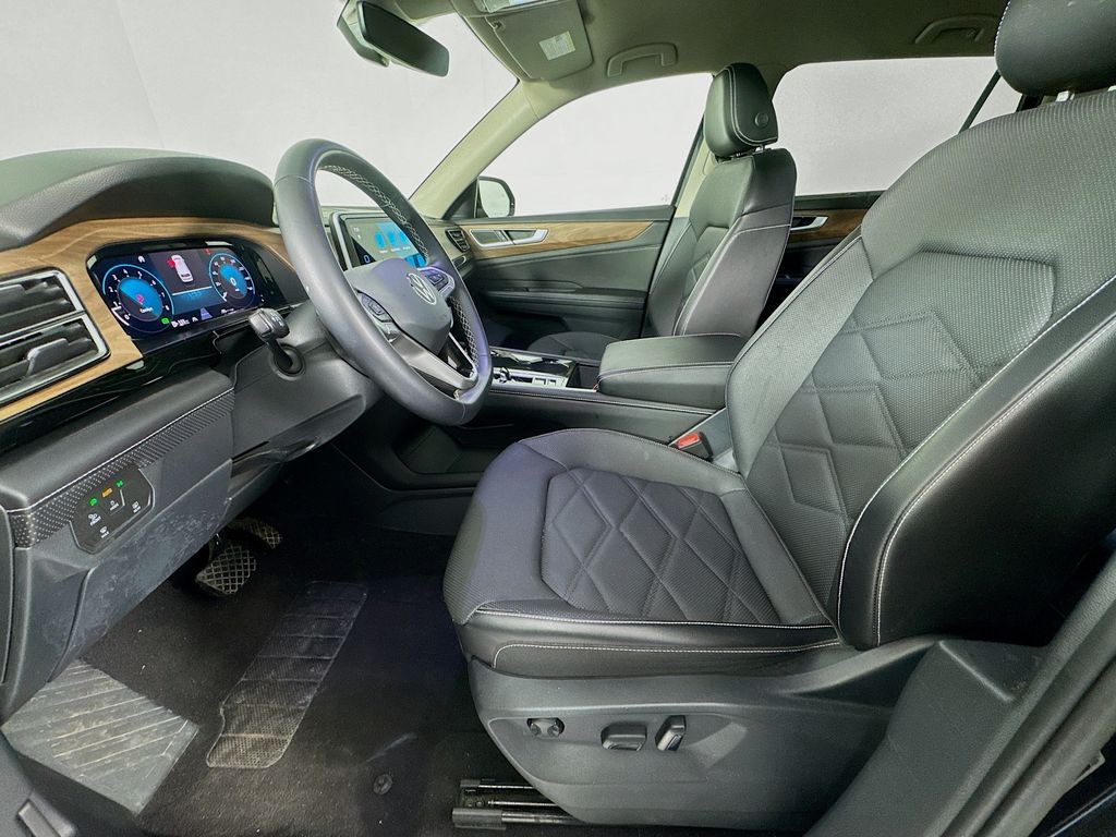 2024 Volkswagen Atlas 2.0T SE w/Technology photo