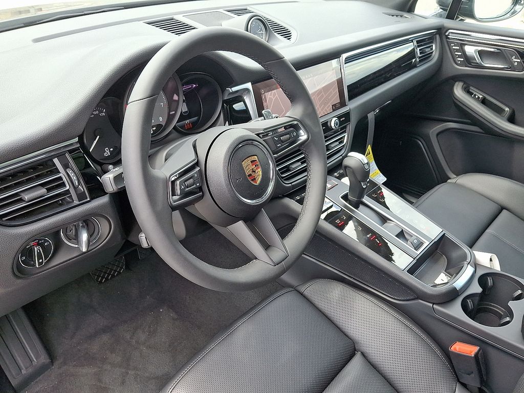 Thumbnail: 2025 Porsche Macan - 4