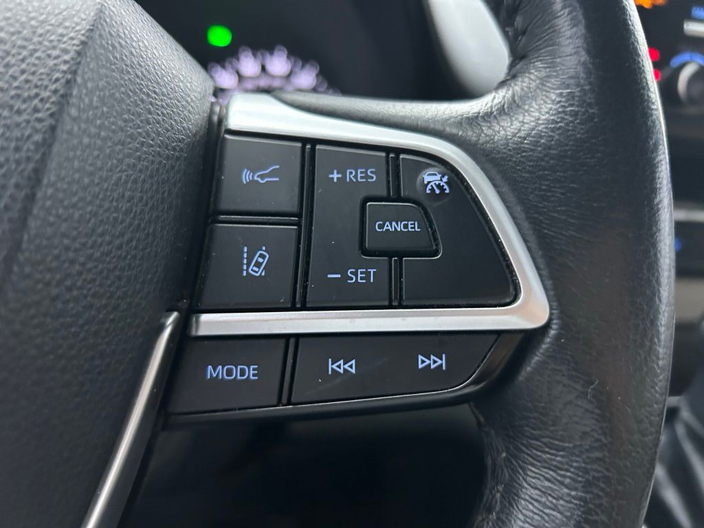 Thumbnail: 2021 Toyota Sienna - 21