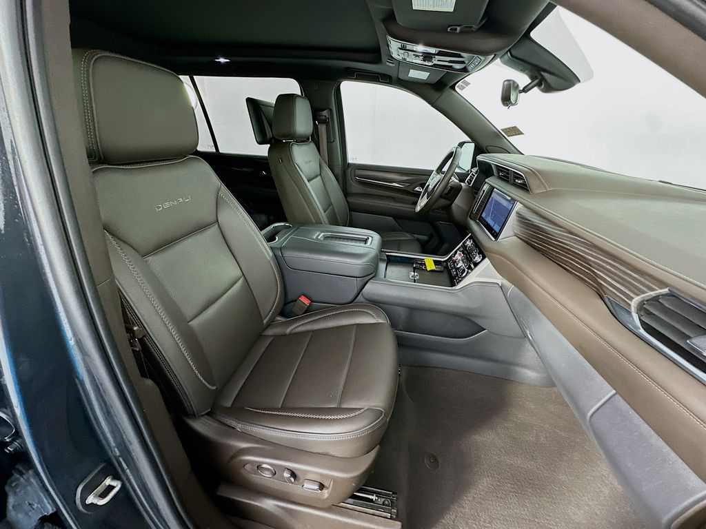 Thumbnail: 2021 GMC Yukon XL - 31