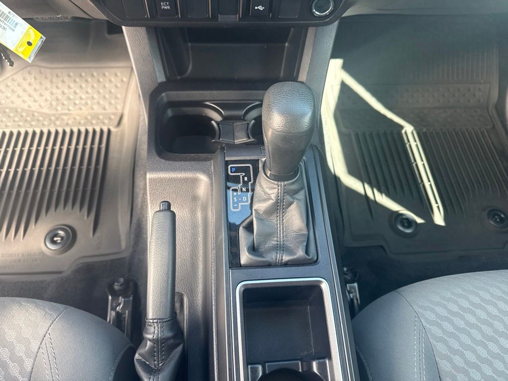 2022 Toyota Tacoma SR V6