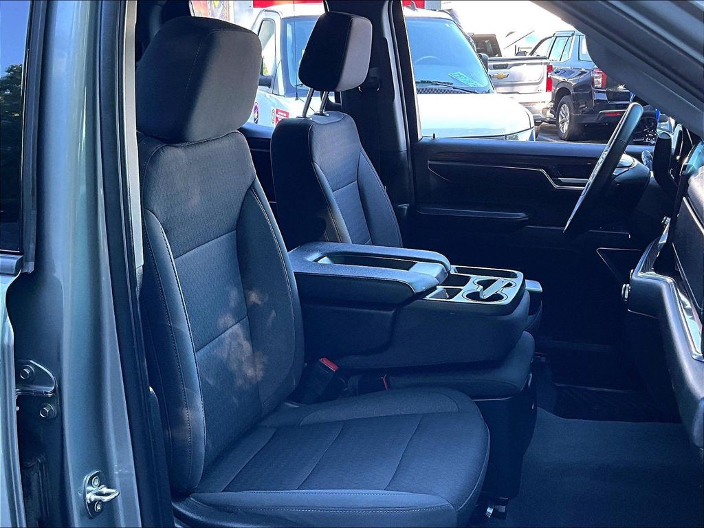 2023 GMC Sierra 1500 — photo 11