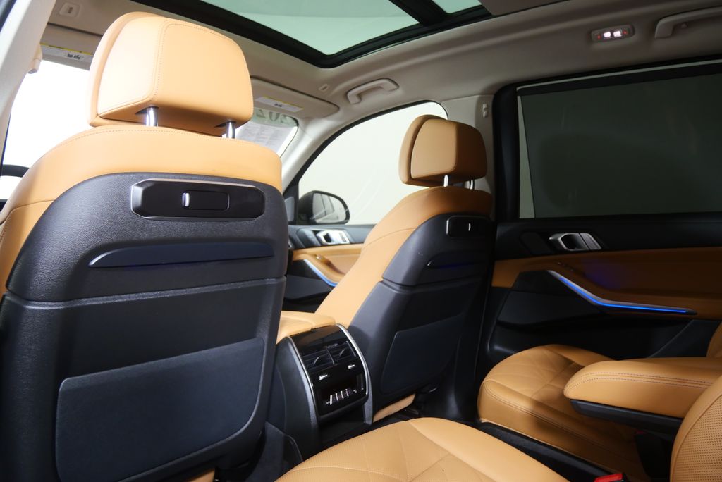 Thumbnail: 2025 BMW X7 - 18