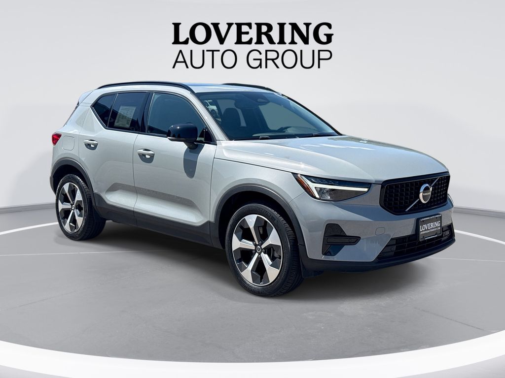  2024 Volvo XC40   