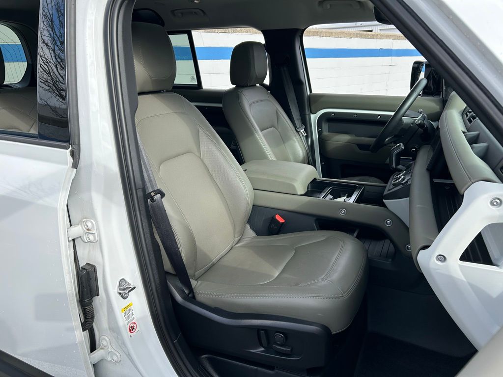 2024 Land Rover Defender 110 26