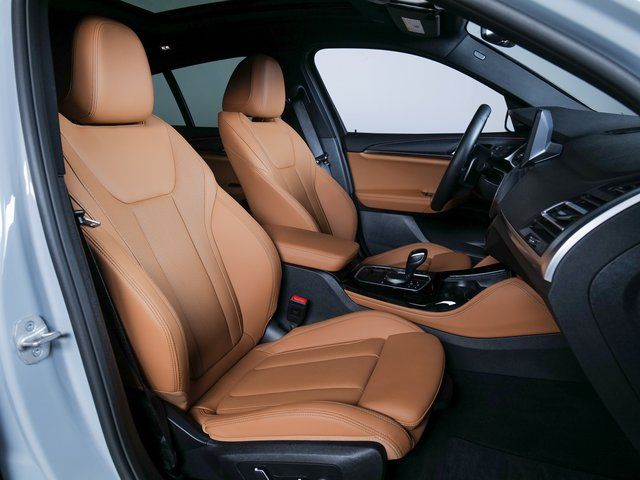 Used 2025 Gray BMW xDrive30i image 3