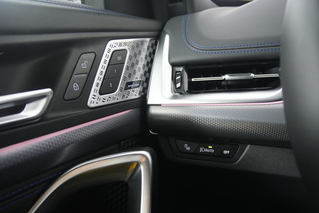 2025 BMW X1 xDrive28i 18