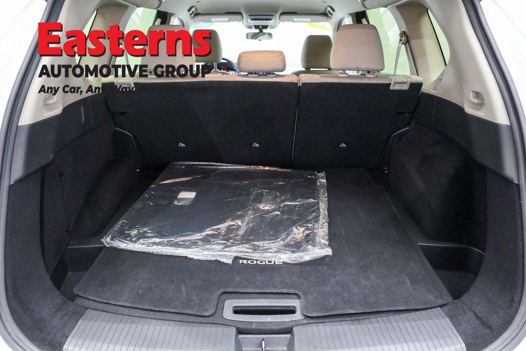 Used 2024 White Nissan SV image 9