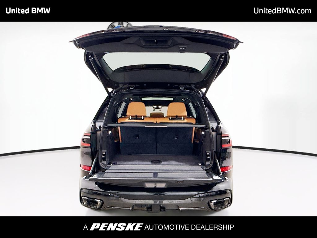 Thumbnail: 2026 BMW X7 - 15
