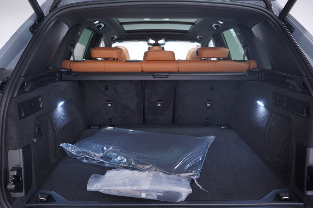 Thumbnail: 2026 BMW X5 - 13