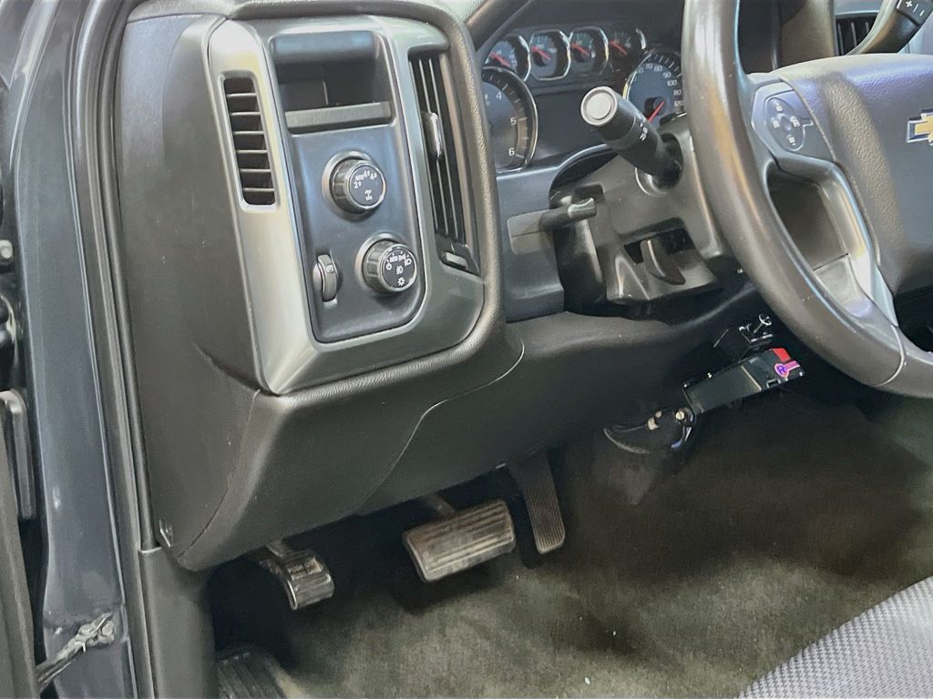 Used 2018 Graphite Metallic Chevrolet LT image 10