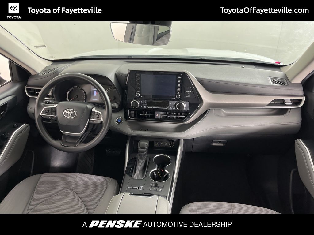 Thumbnail: 2022 Toyota Highlander - 16