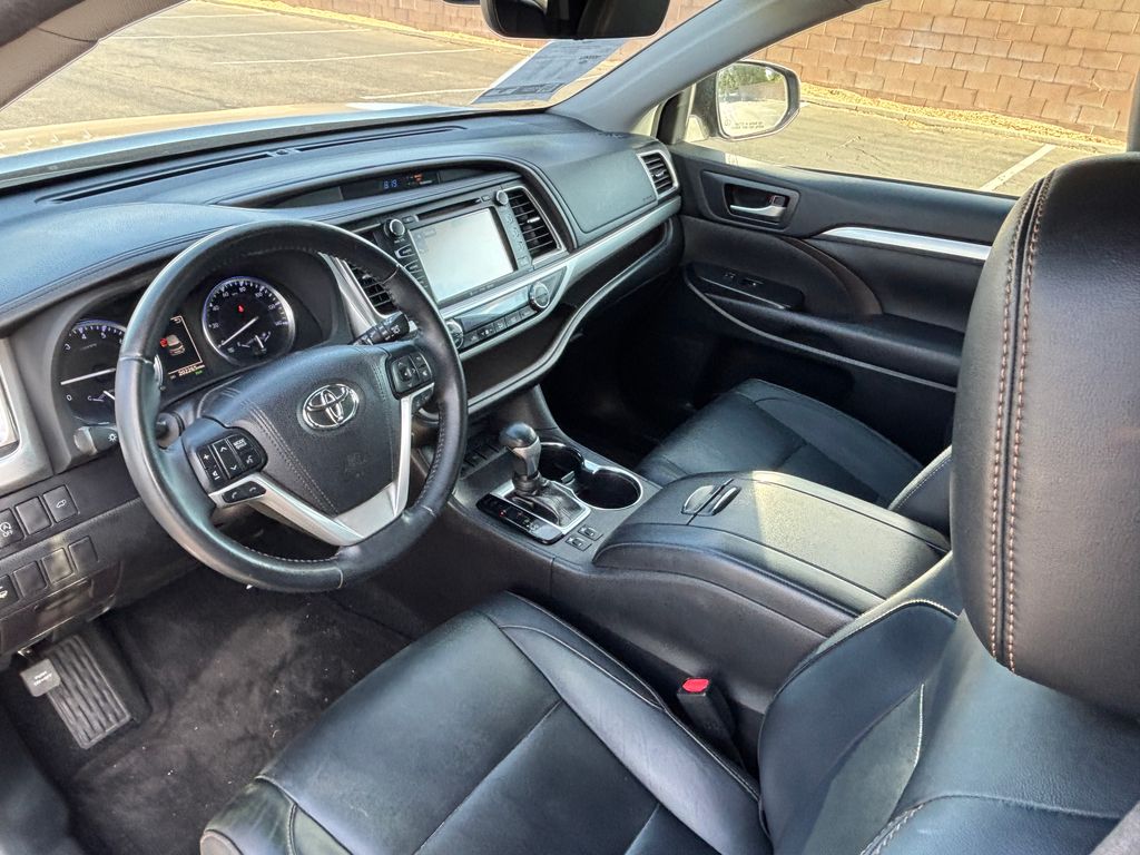 Thumbnail: 2018 Toyota Highlander - 9