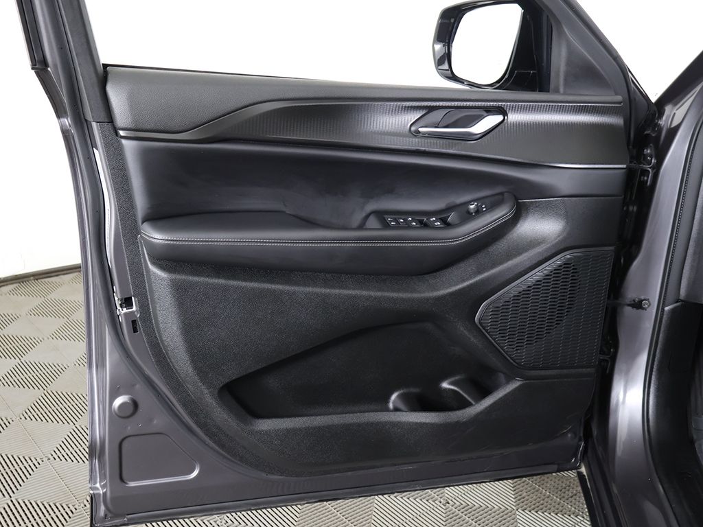 Used 2023 Gray Jeep Altitude image 24