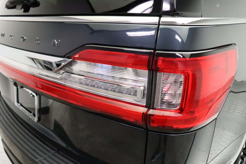 Thumbnail: 2021 Lincoln Navigator - 9