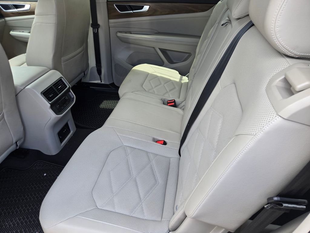 2024 Volkswagen Atlas - $28,600