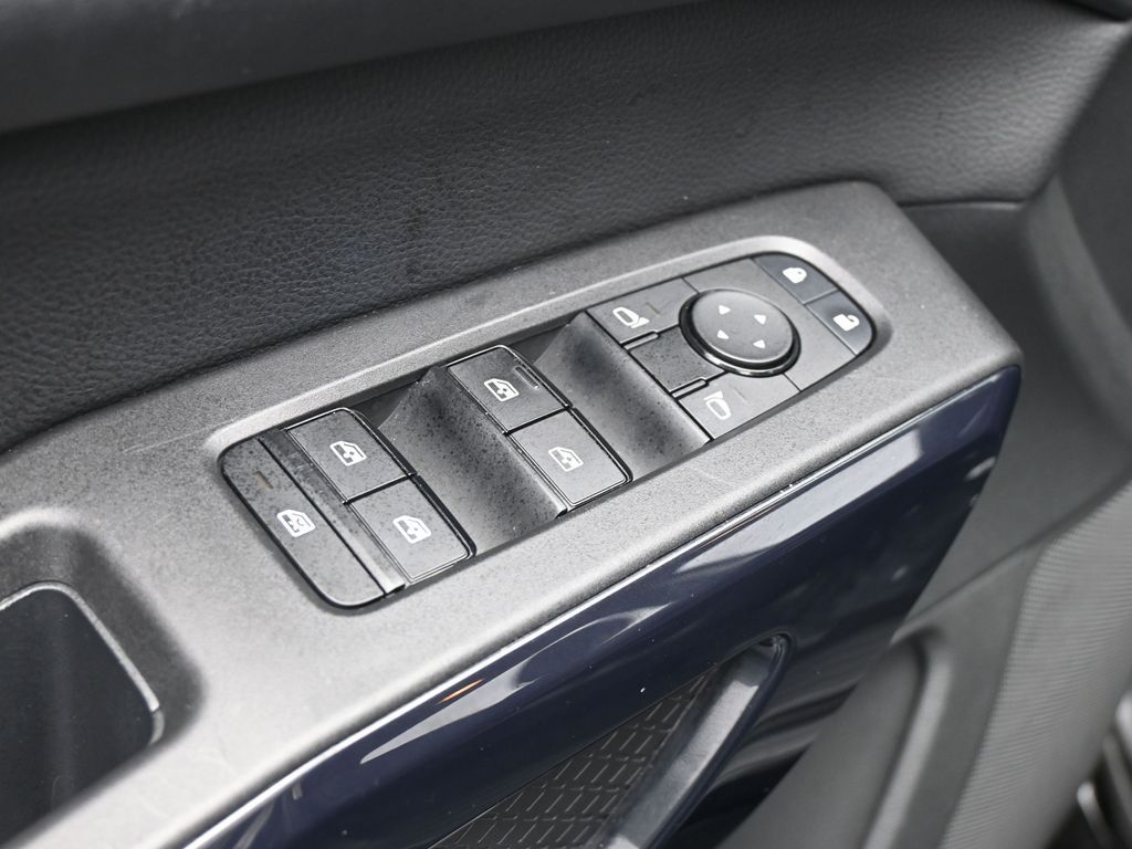 2025 Nissan Pathfinder SV - Photo 27