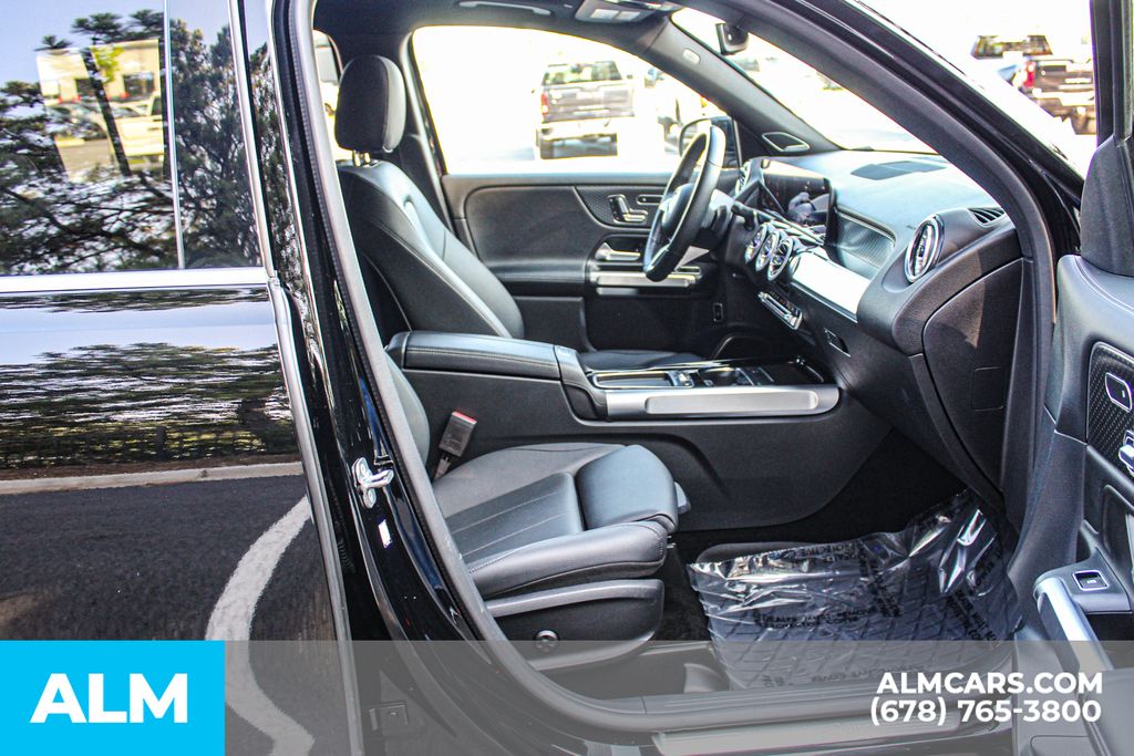 Used 2024 Black Mercedes-Benz GLB 250 image 20