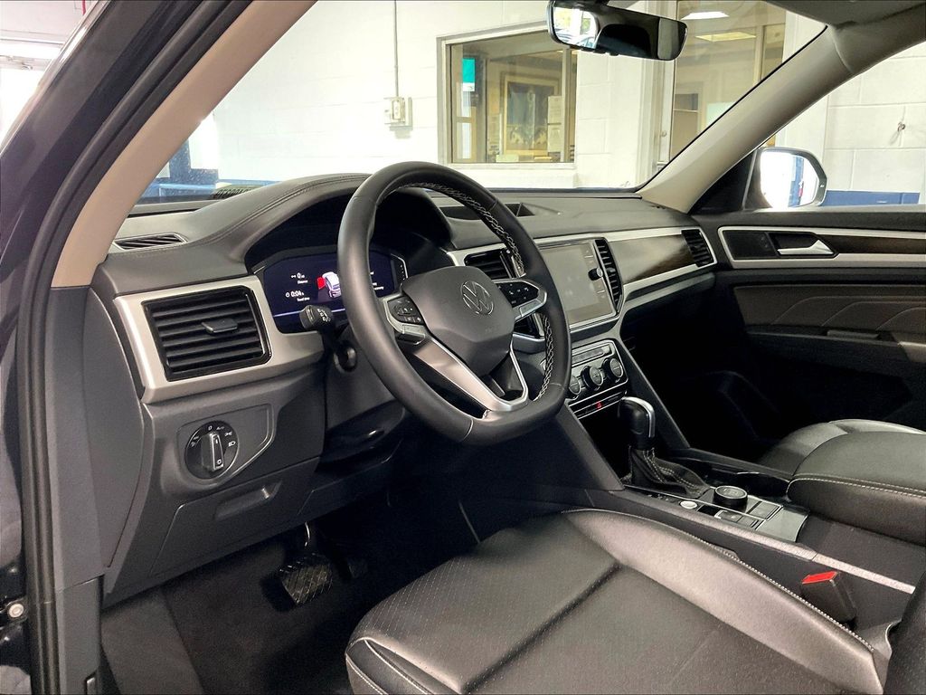 2023 Volkswagen Atlas — photo 8