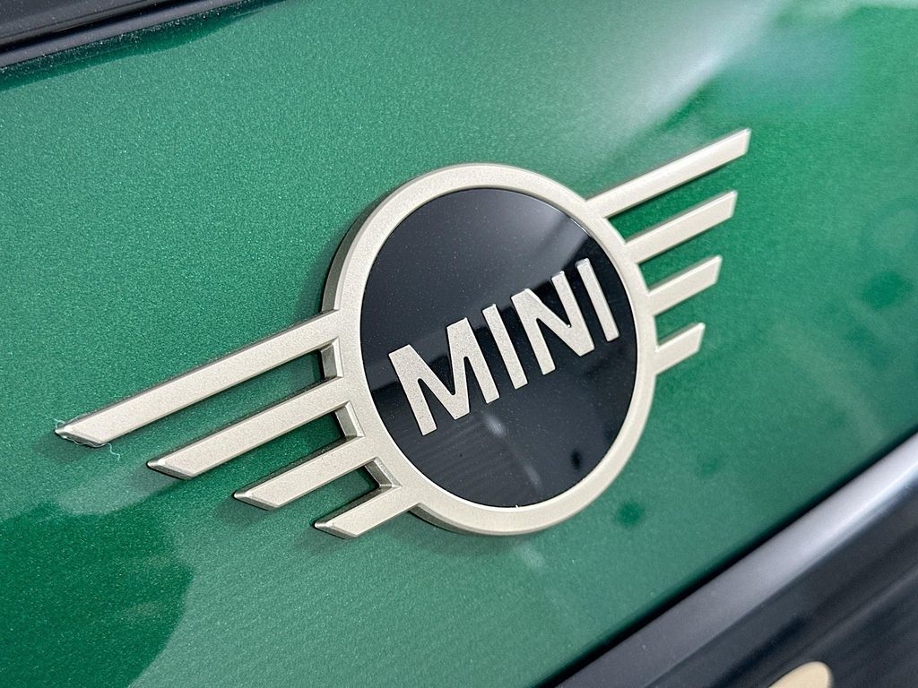 2025 MINI Cooper  21