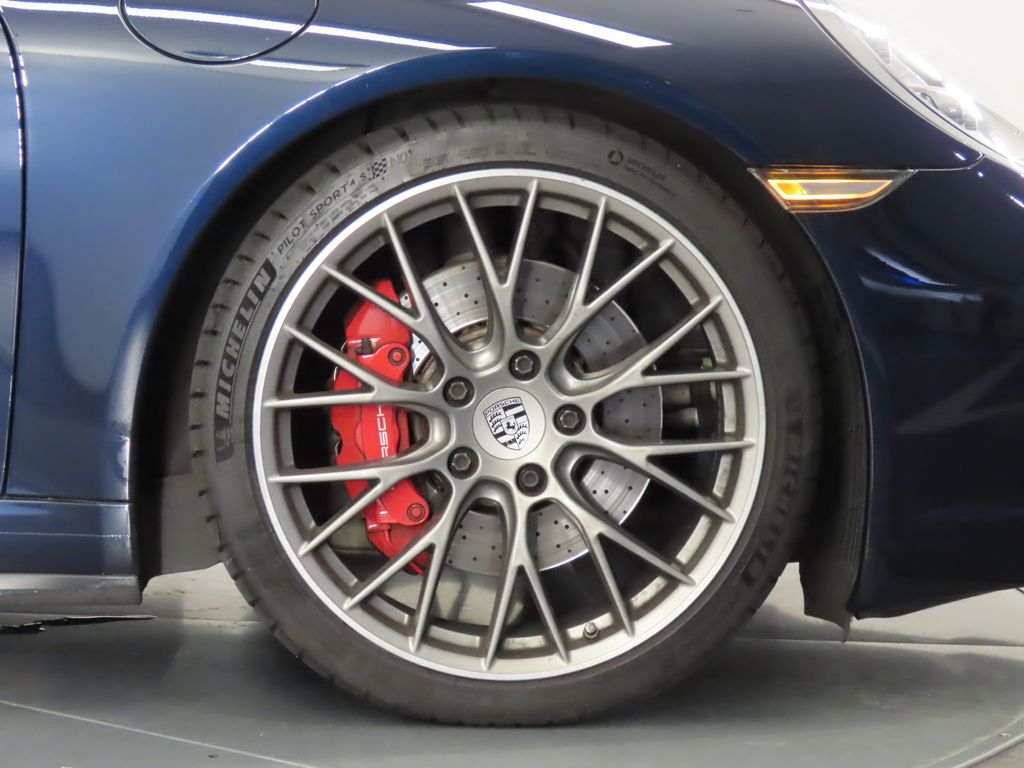 Thumbnail: 2017 Porsche 911 - 11