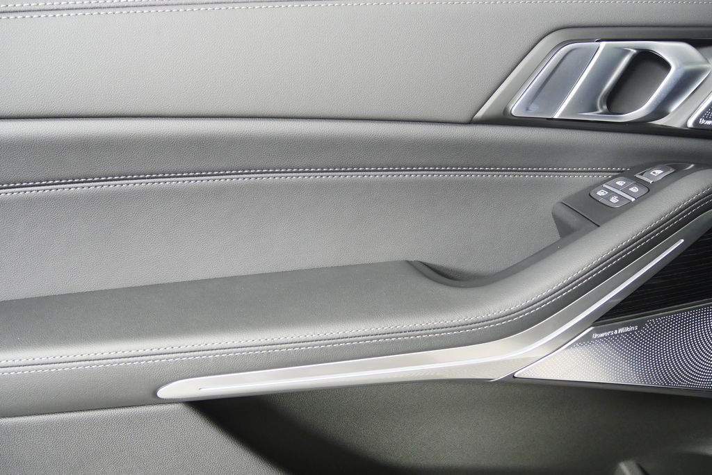Thumbnail: 2026 BMW X7 - 15