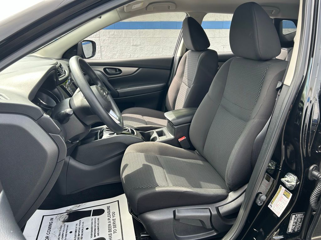 2022 Nissan Rogue Sport S 16