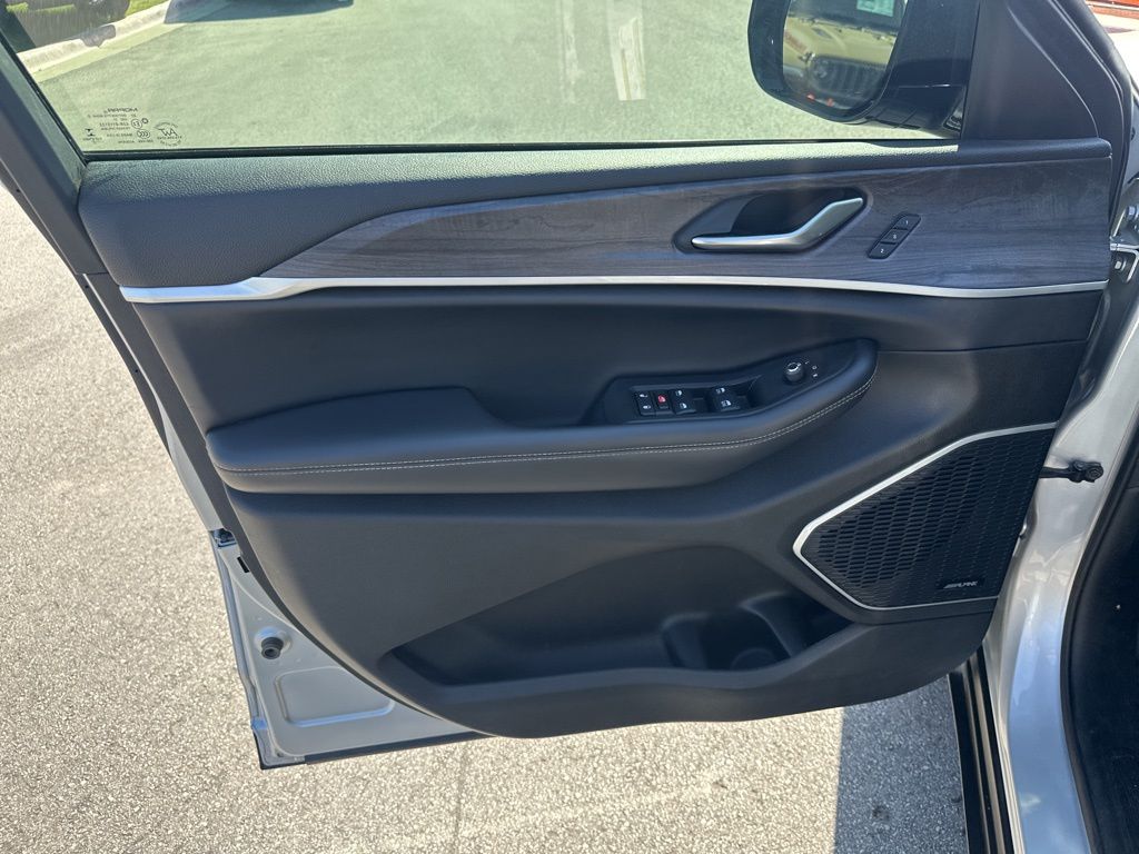 Used Car 2021 Jeep Grand Cherokee L  Limited For Sale Under $30,000 In Austin, Texas