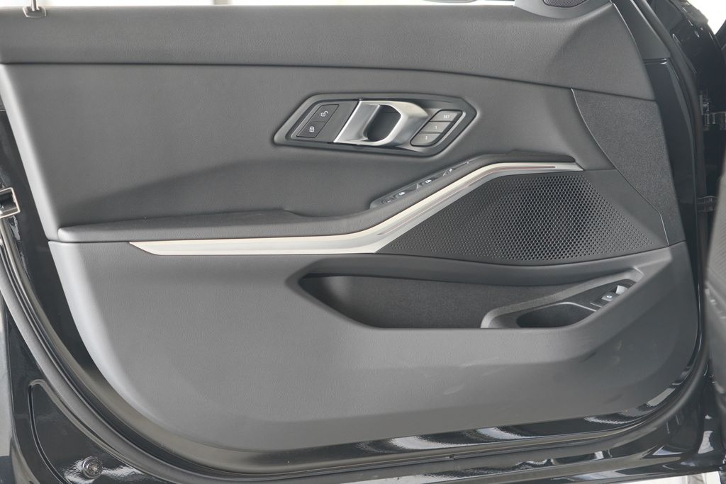 Thumbnail: 2026 BMW 3 Series - 9