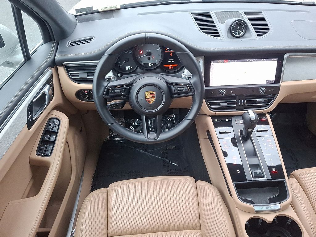 Thumbnail: 2022 Porsche Macan - 11