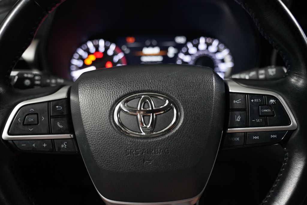 Thumbnail: 2023 Toyota Highlander - 17