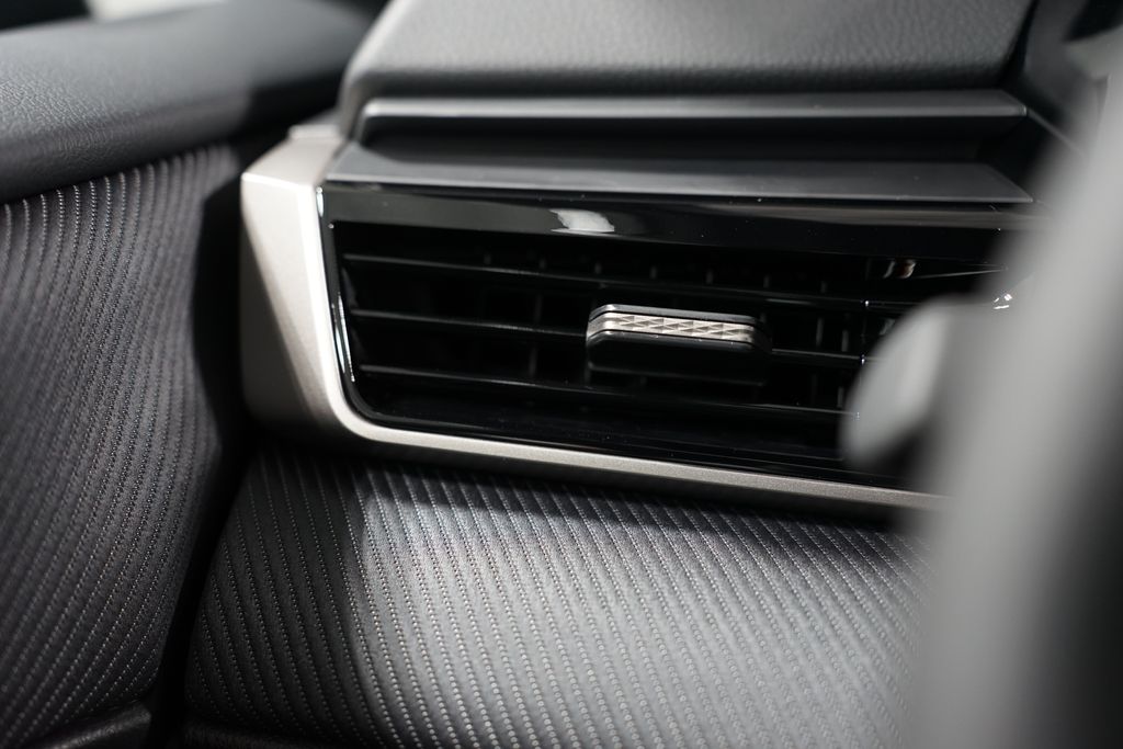 2025 Toyota Camry SE 26
