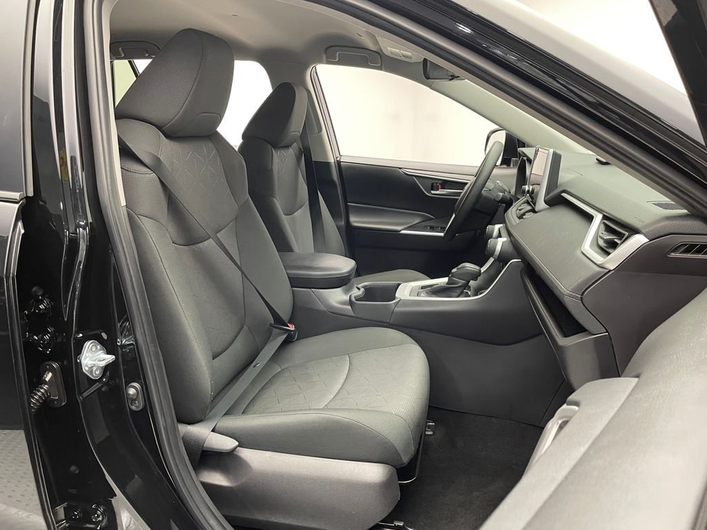 2024 Toyota RAV4 XLE 18