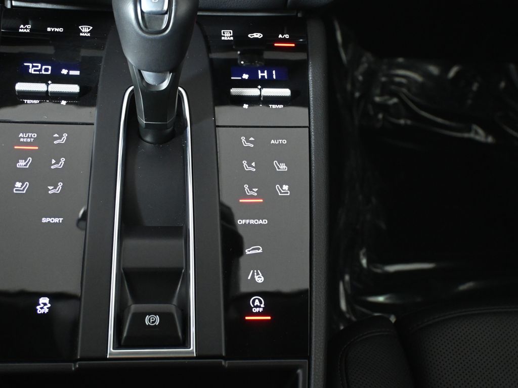 Thumbnail: 2025 Porsche Macan - 26