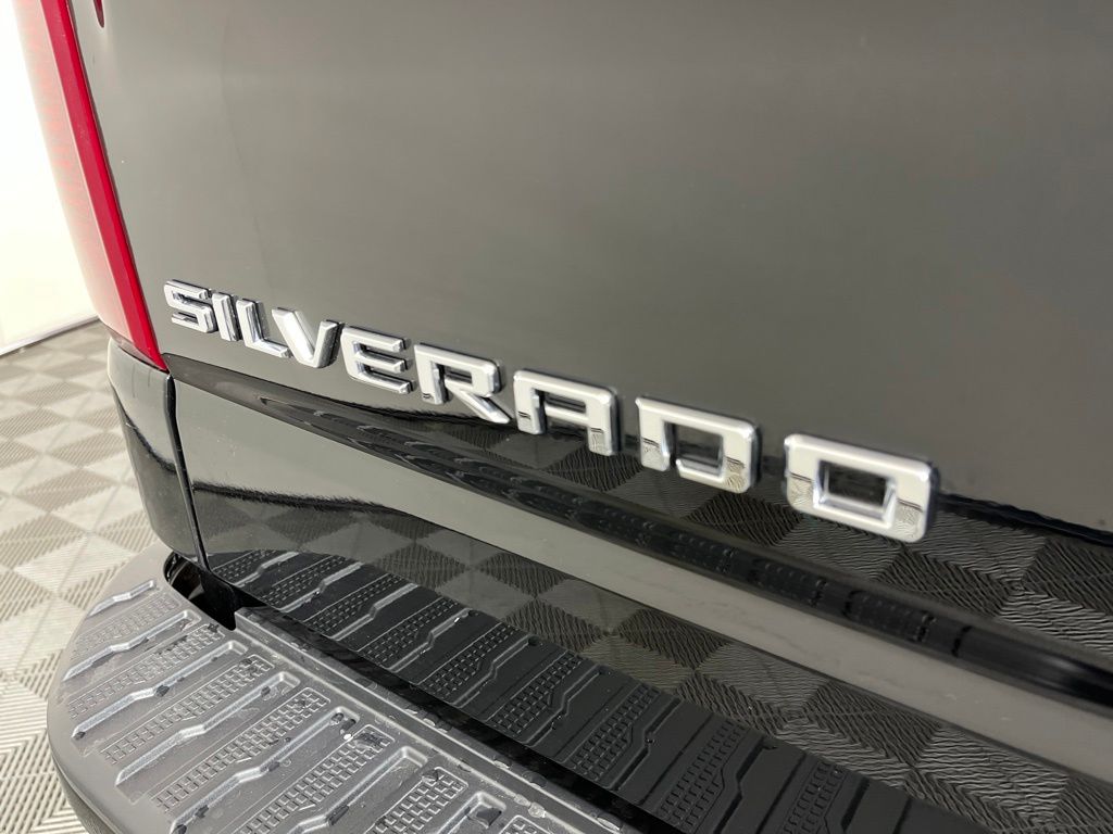 Thumbnail: 2026 Chevrolet Silverado 1500 - 23