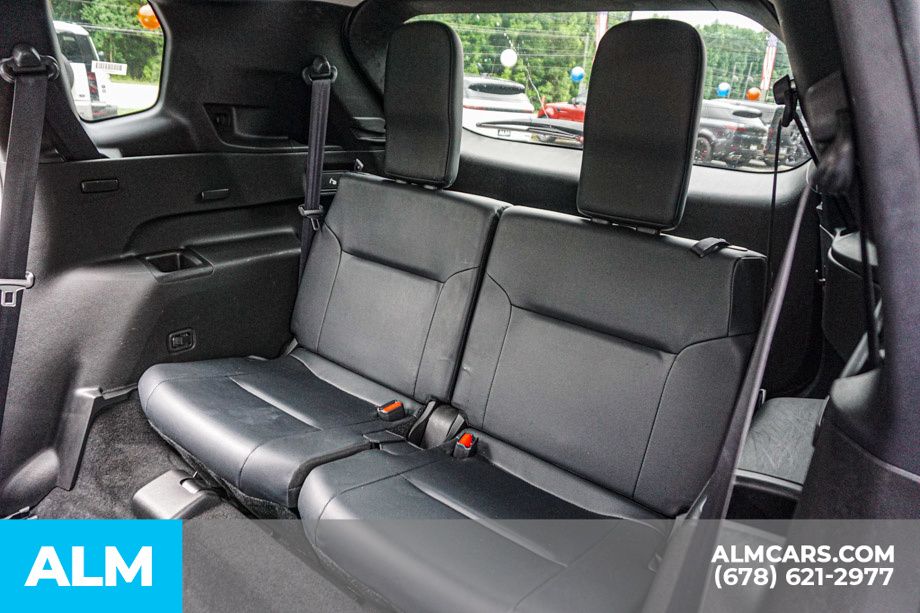 Used 2025 Silver Mitsubishi SE image 22