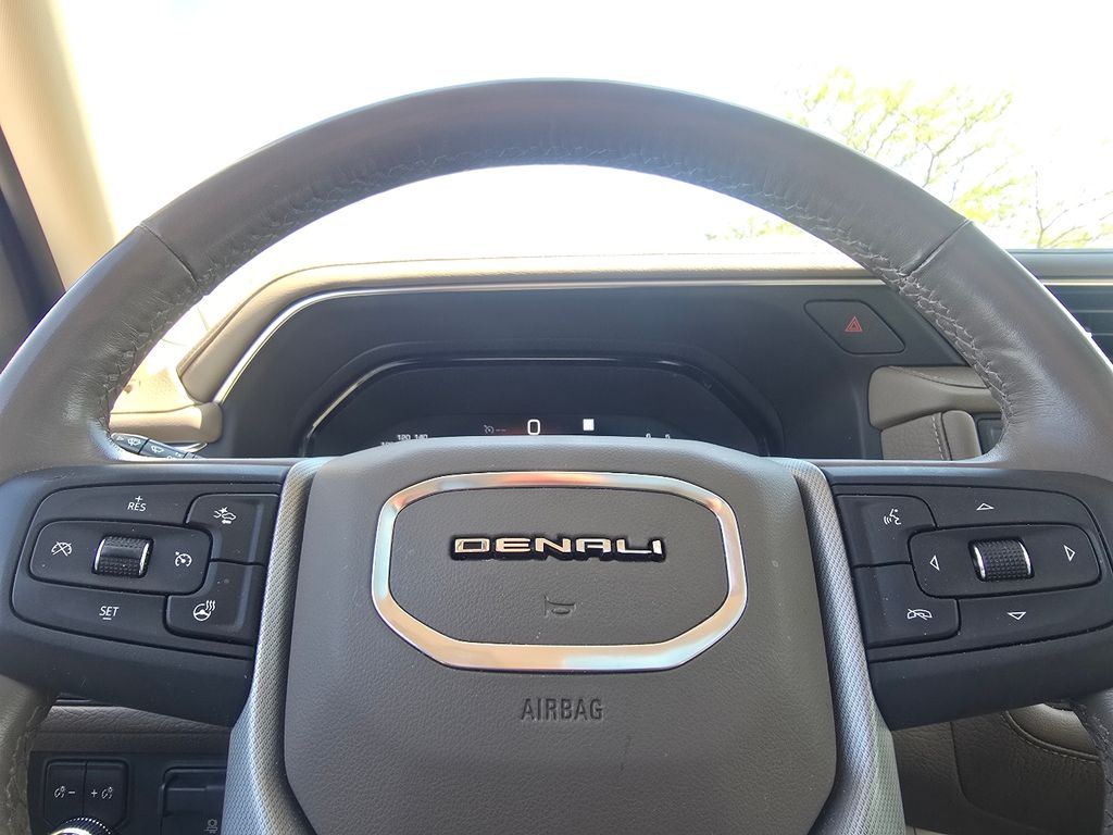 Used 2022 White GMC Denali image 30