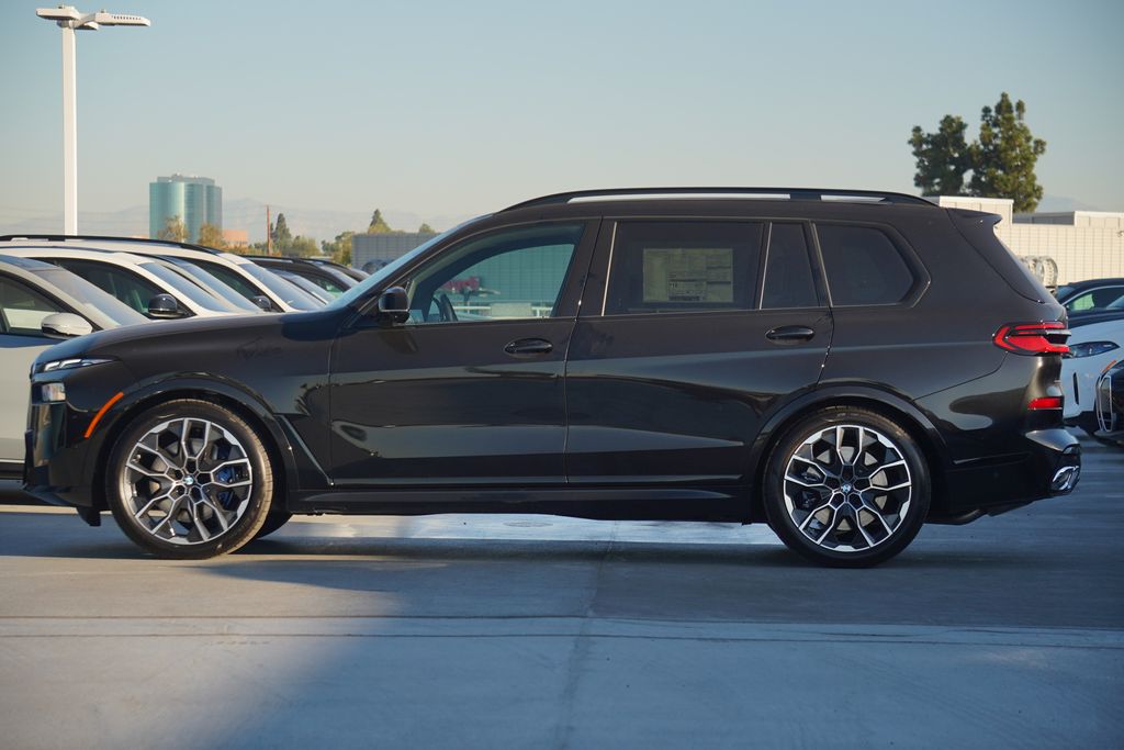 2025 BMW X7 M60i 4