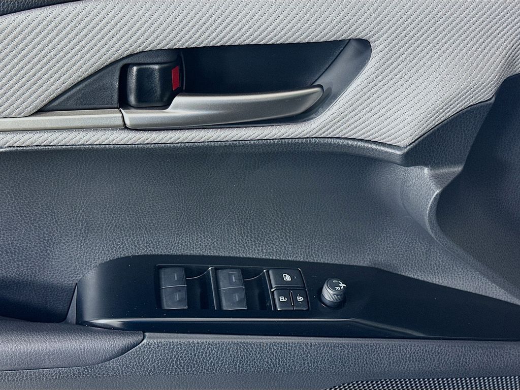 Thumbnail: 2025 Toyota Camry - 18