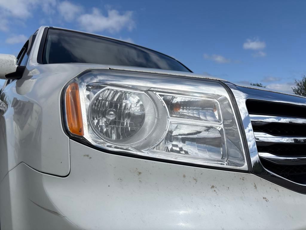 2014 Diamond White Pearl Honda Pilot Touring 4X4 SUV