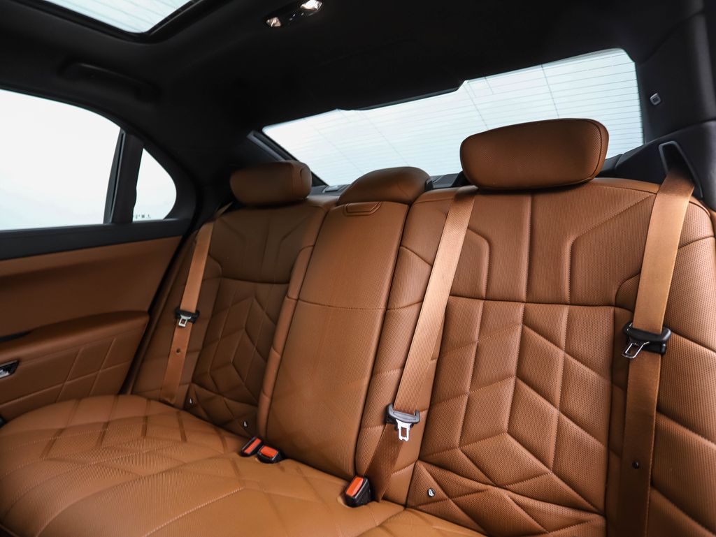 Thumbnail: 2023 BMW 7 Series - 24