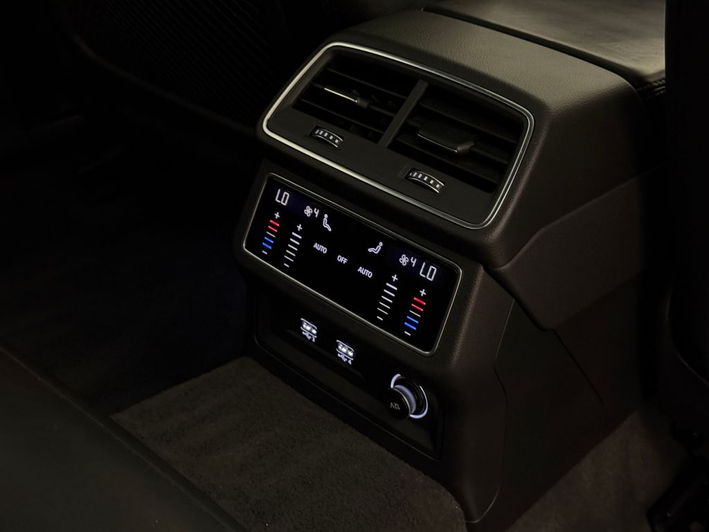 Thumbnail: 2020 Audi S6 - 27