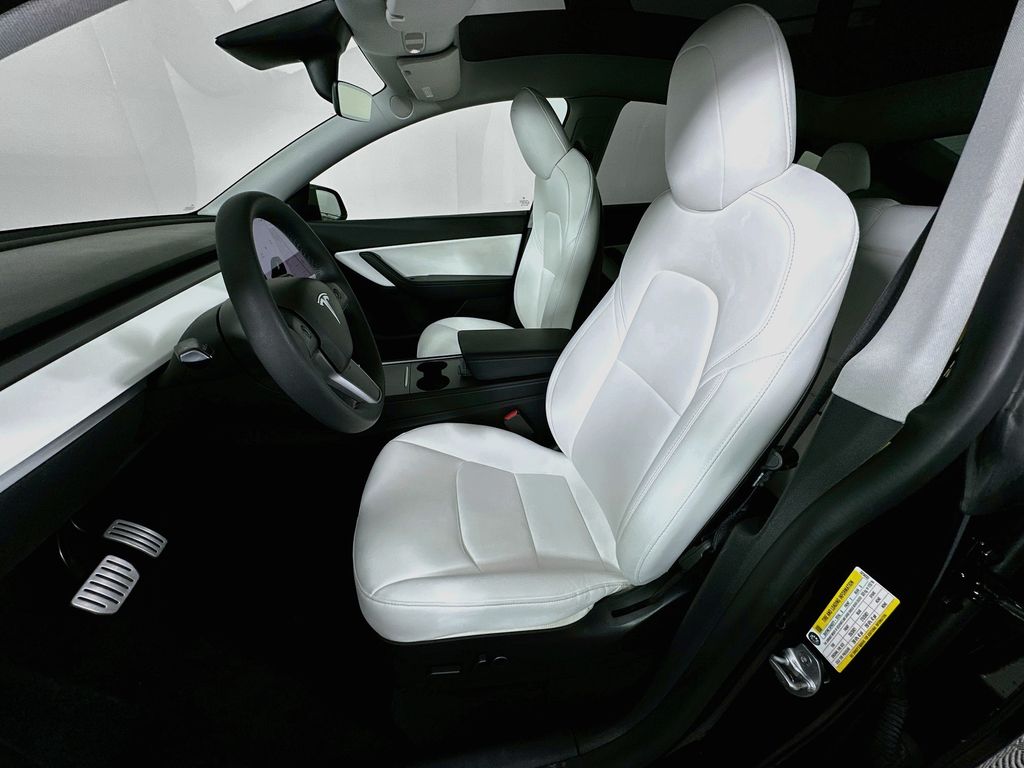 Thumbnail: 2022 Tesla Model Y - 21