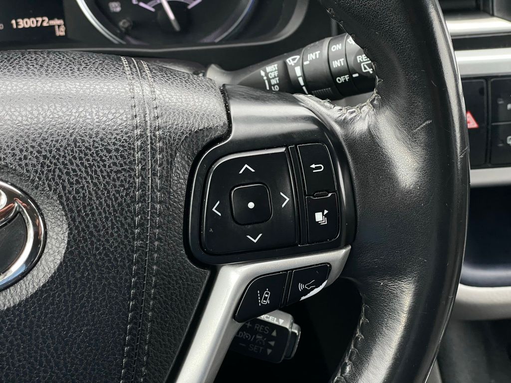 Thumbnail: 2017 Toyota Highlander - 14