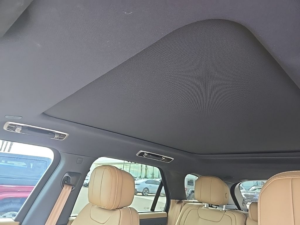 Thumbnail: 2025 Land Rover Range Rover Sport - 6