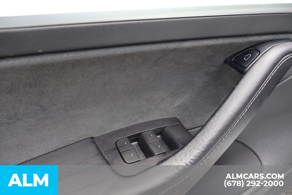 Used 2022 White Tesla Base image 15