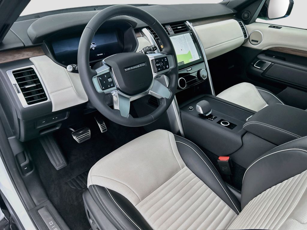 Thumbnail: 2024 Land Rover Discovery - 9