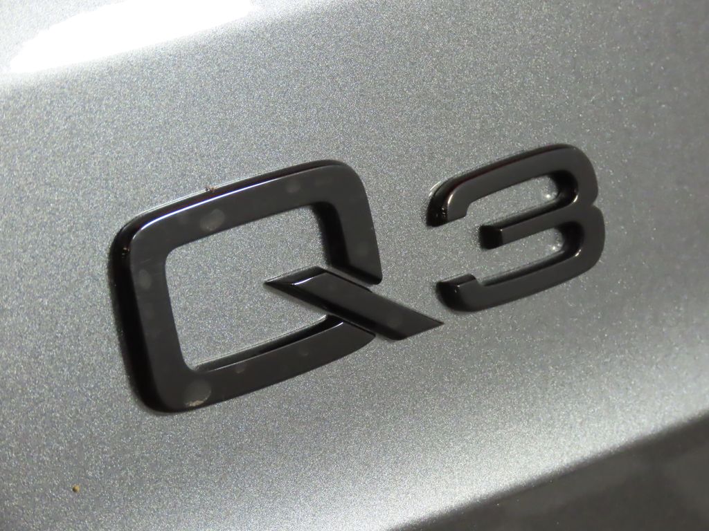 Thumbnail: 2025 Audi Q3 - 9