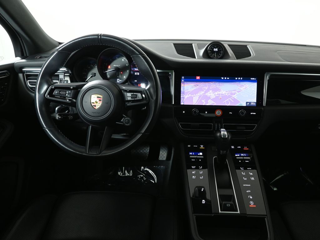 Thumbnail: 2023 Porsche Macan - 17