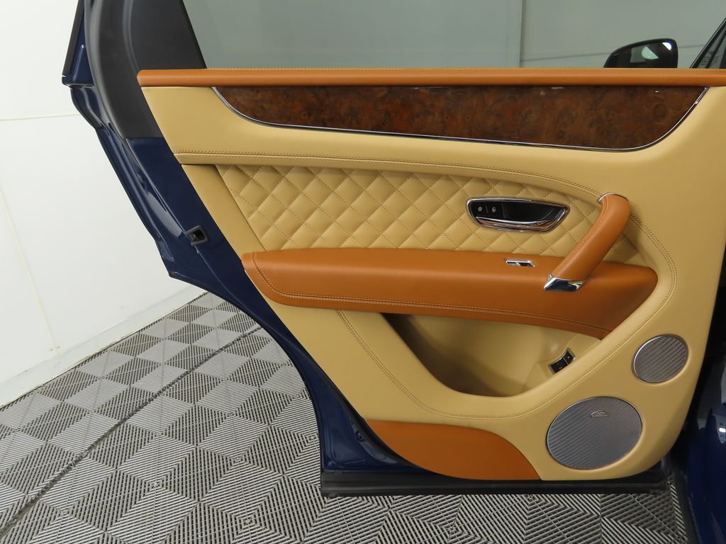 Thumbnail: 2018 Bentley Bentayga - 26